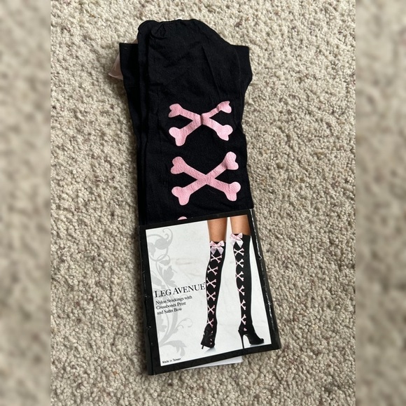 New Womens Leg Avenue nylon stockings w/crossbones print & satin bow 🎀 90-160lbs - Picture 1 of 4
